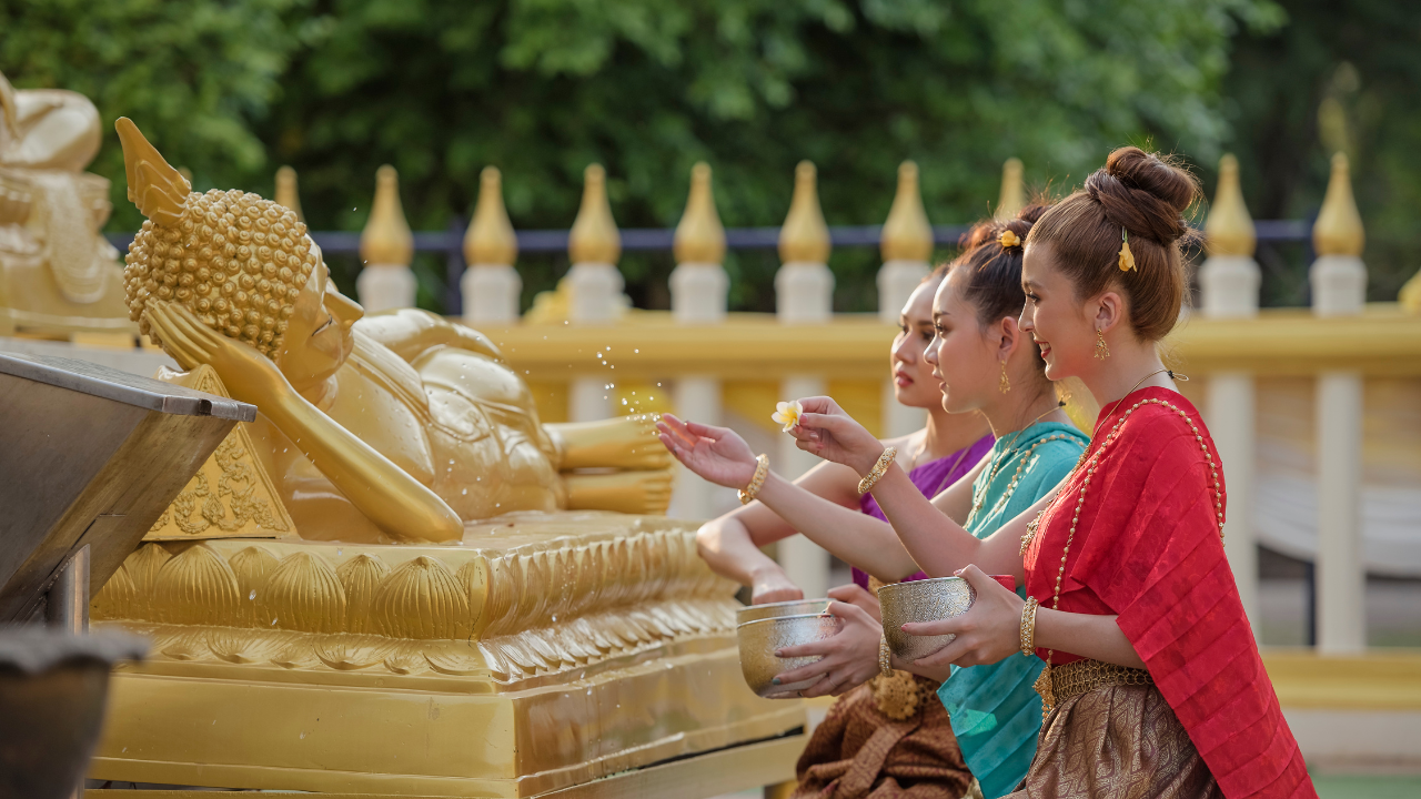 Les Origines et la Signification de Songkran